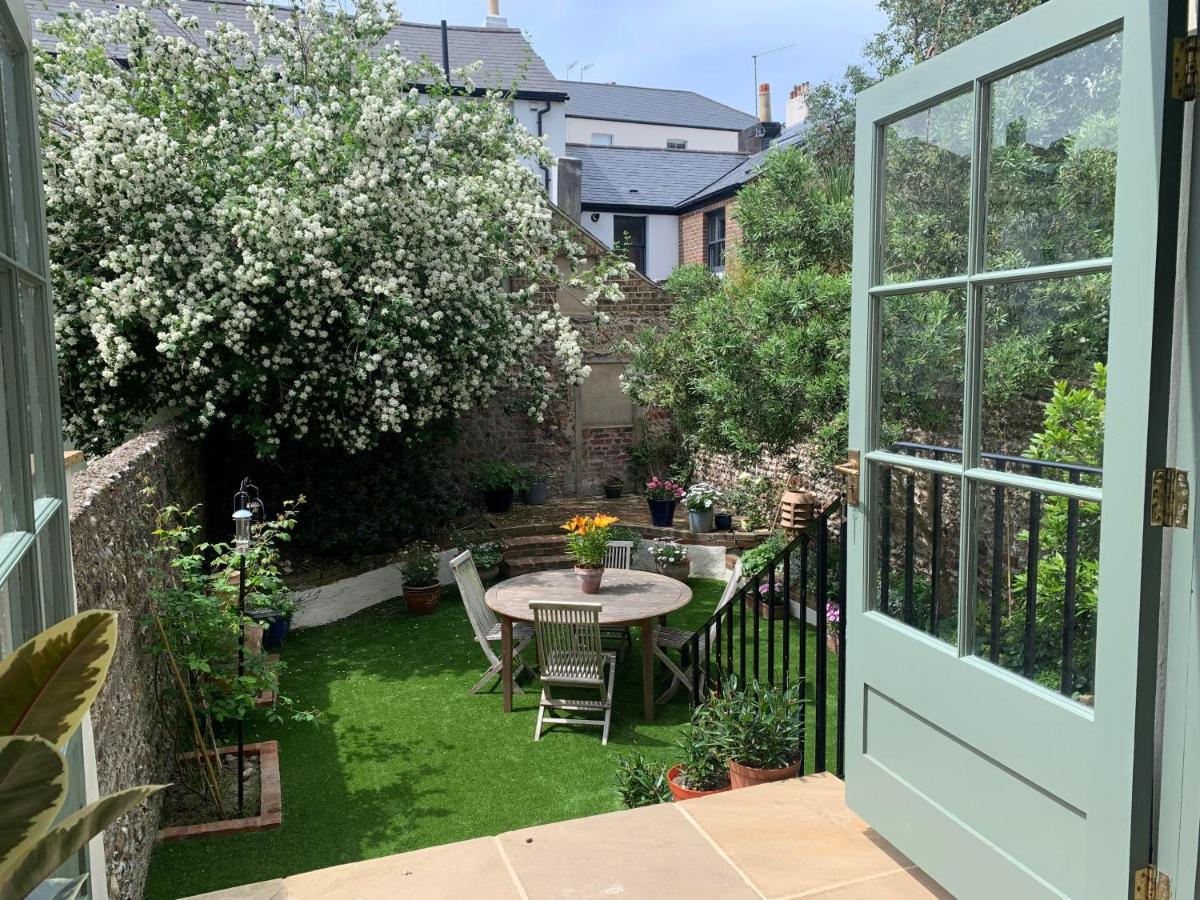 Lansdowne House Couette-café *
